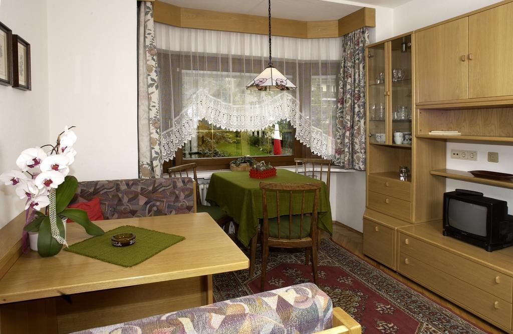 Appartements Tlusel Ortisei Pokoj fotografie