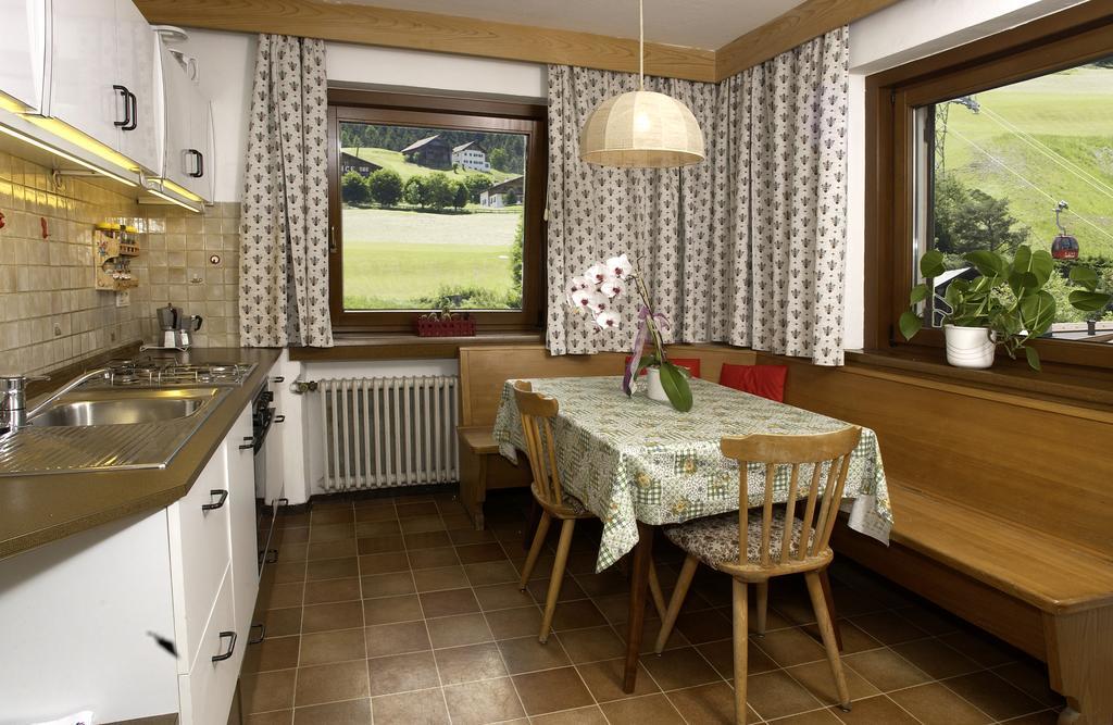 Appartements Tlusel Ortisei Pokoj fotografie
